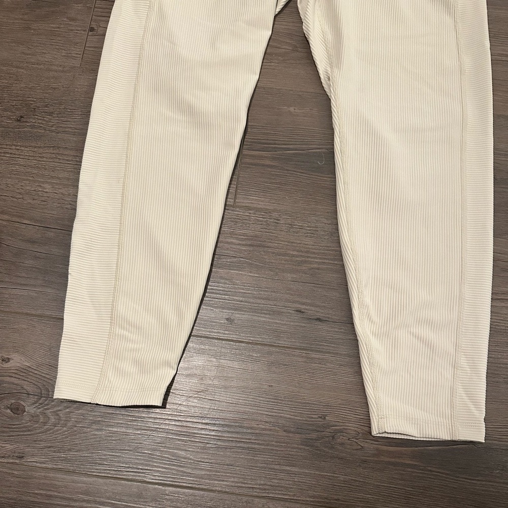 Old Navy Active Powersoft Leggings - Picture 5 of 8